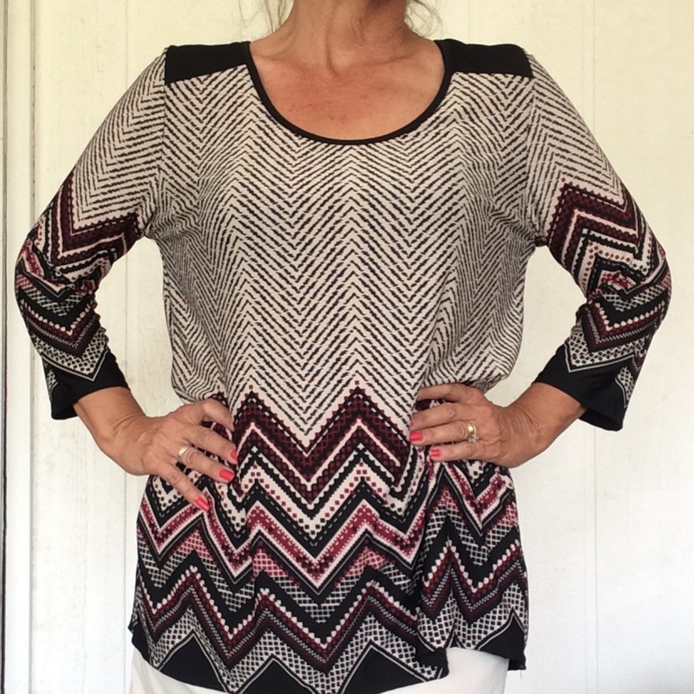 AGENDA PURPLE BLACK CHEVRON PRINT TOP SIZE 1X